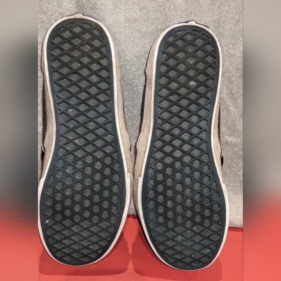 Vans Atwood - Picture 4 of 7